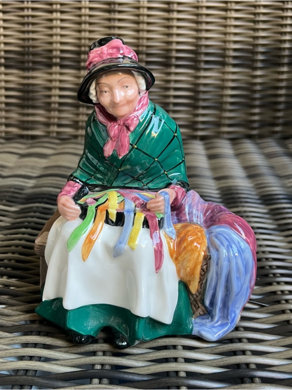 FLAWLESS Exquisite ROYAL DOULTON Porcelain SILKS AND RIBBONS Figurine HN 2017